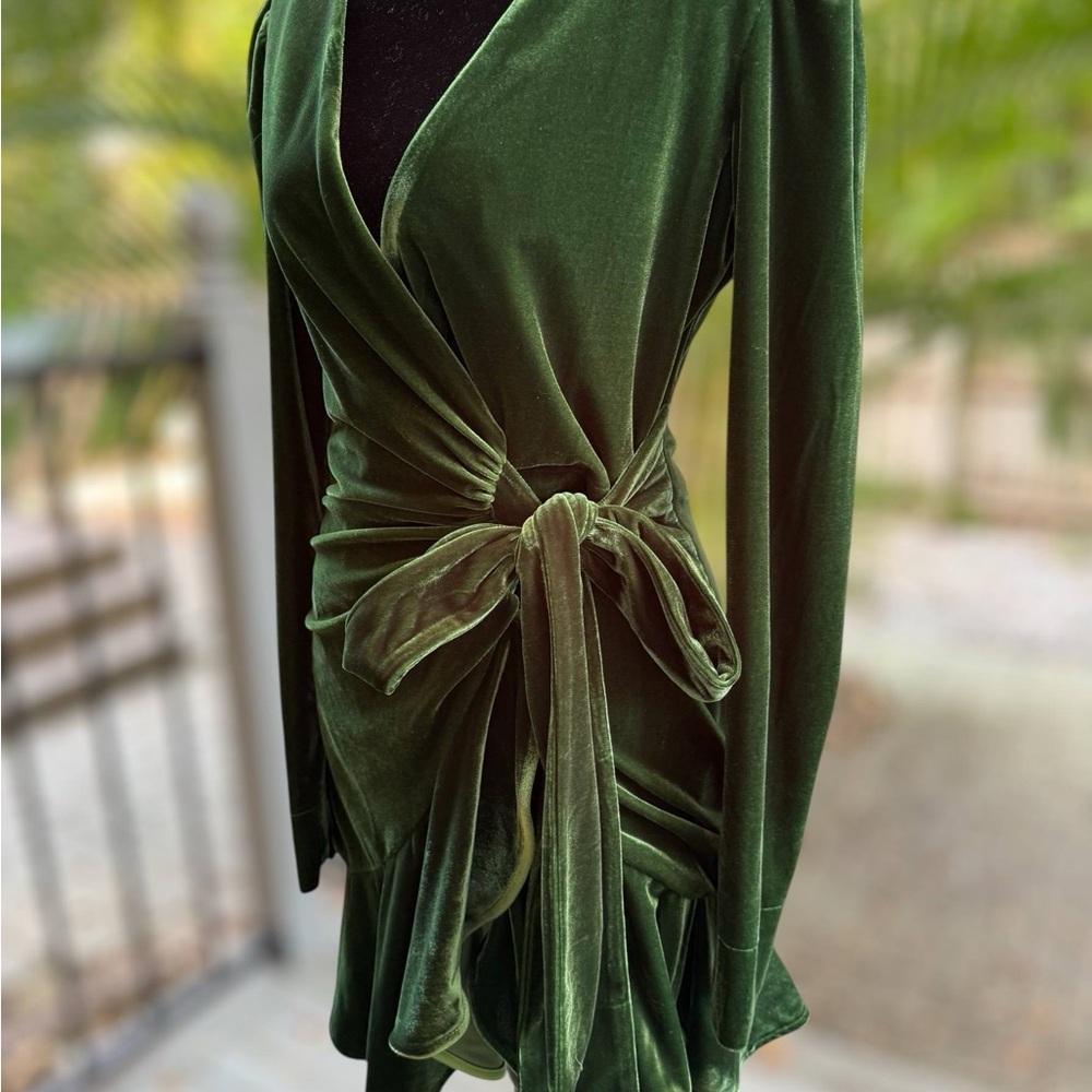 NWT Bardot Green Velvet Wrap Dress – Size S – Long Sleeve Tie Waist - Picture 8 of 10